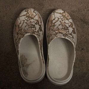 OOFOS Women's Athletic Shoes in Tan and Cream